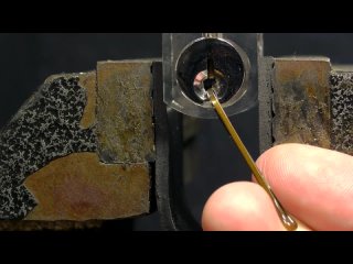 how to open a lock with a hair clip.